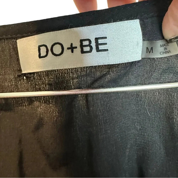 Do+Be Black V Neck Balloon Sleeve Cropped Blouse size Medium - Picture 4 of 6